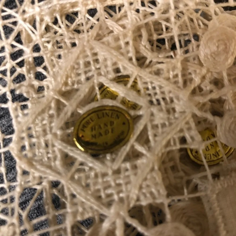 NEW set of 7 unused vintage linen lace trimmed napkins